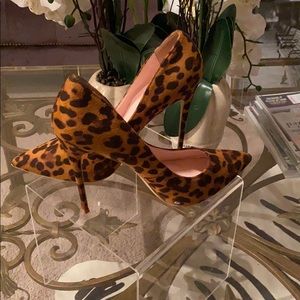 Leopard print pump
